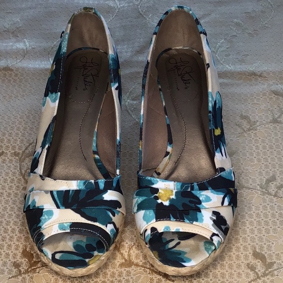 Lifestride Blue Floral Wedge Shoe Size 9 - Picture 2 of 6